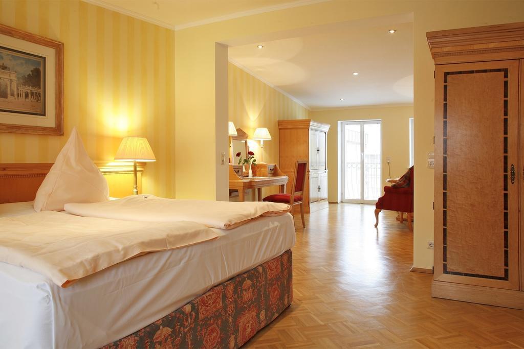 Hotel Weinhaus Wöhler Schwerin  Zimmer foto