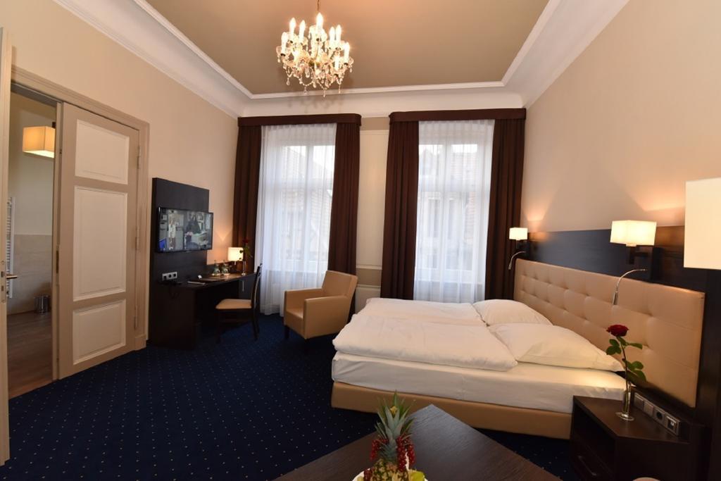 Hotel Weinhaus Wöhler Schwerin  Zimmer foto